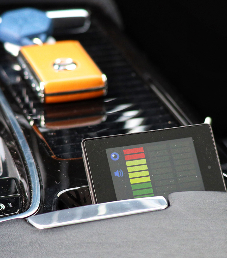 TARGET BLU-EYE 2 - SISTEM ZA ZAZNAVANJE IN OPOZARJANJE NA INTERVENTNA VOZILA