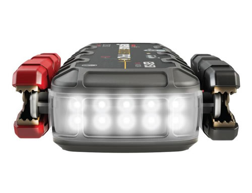 Booster NOCO GB150. Izjemna svetilnost dvojne LED svetilke.